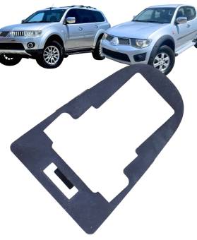 Base Macaneta Externa Dianteira L200 05/ Mitsubishi 5716A037