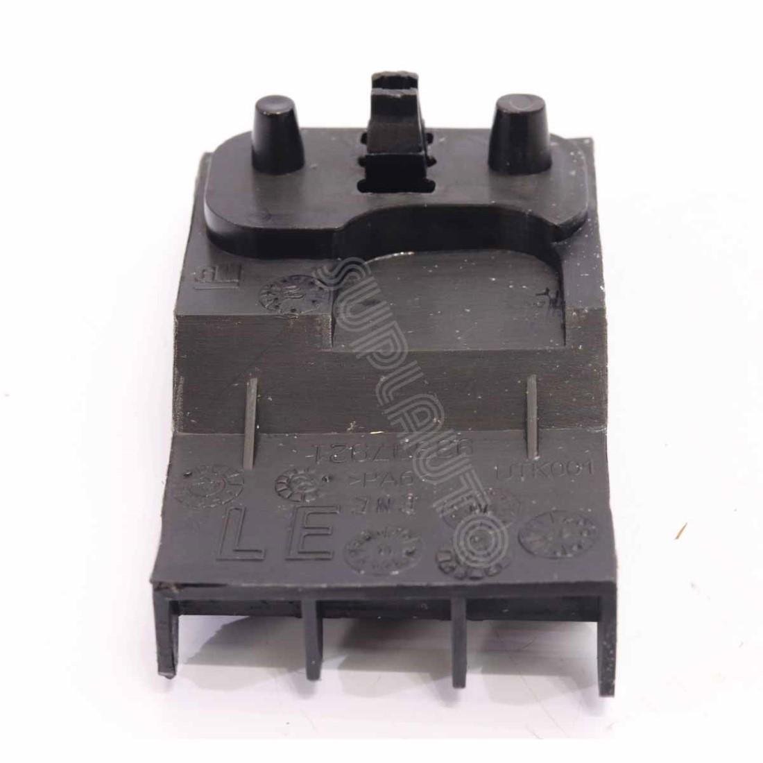 Guia Parachoque Dianteiro Esq Corsa Hatch 2000/ Gm 93397921